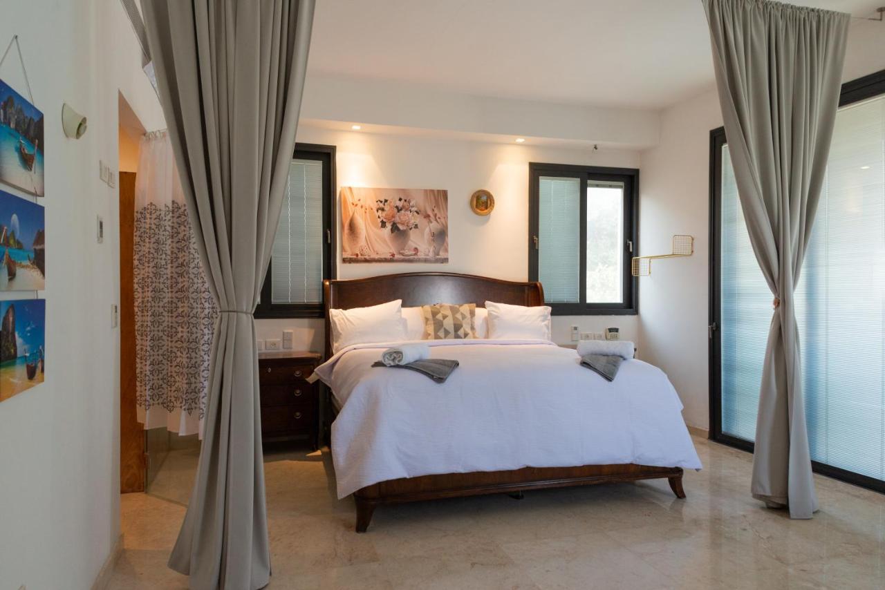 Grace Holon Villa & Pool Exterior photo