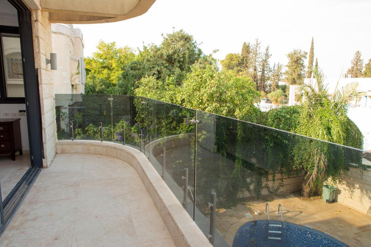 Grace Holon Villa & Pool Exterior photo